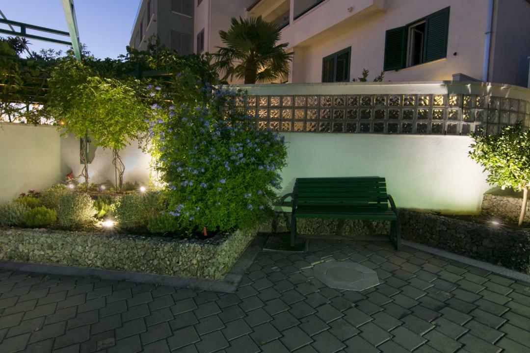 Vidos Apartment *